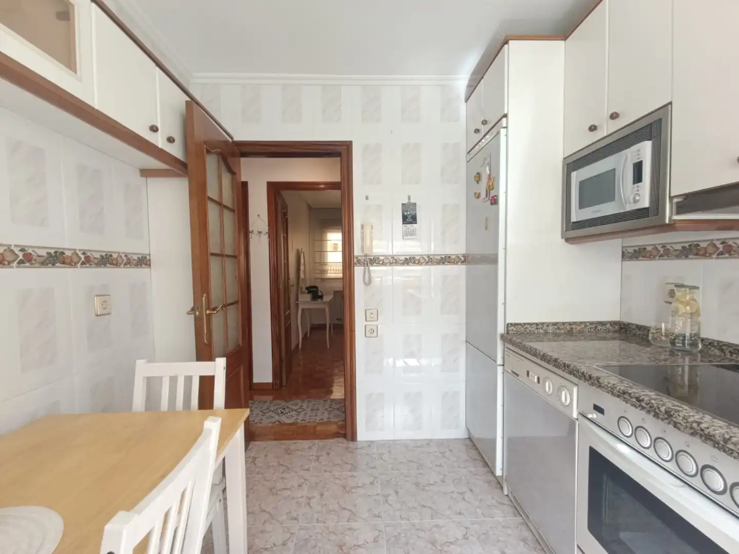 Cuina de Pis en venda en Oviedo  amb Calefacció, Terrassa i Traster