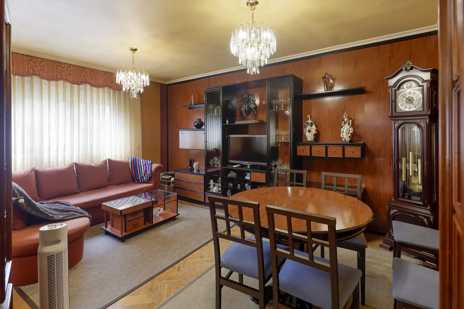 Sala d'estar de Pis en venda en Oviedo  amb Calefacció, Parquet i Traster
