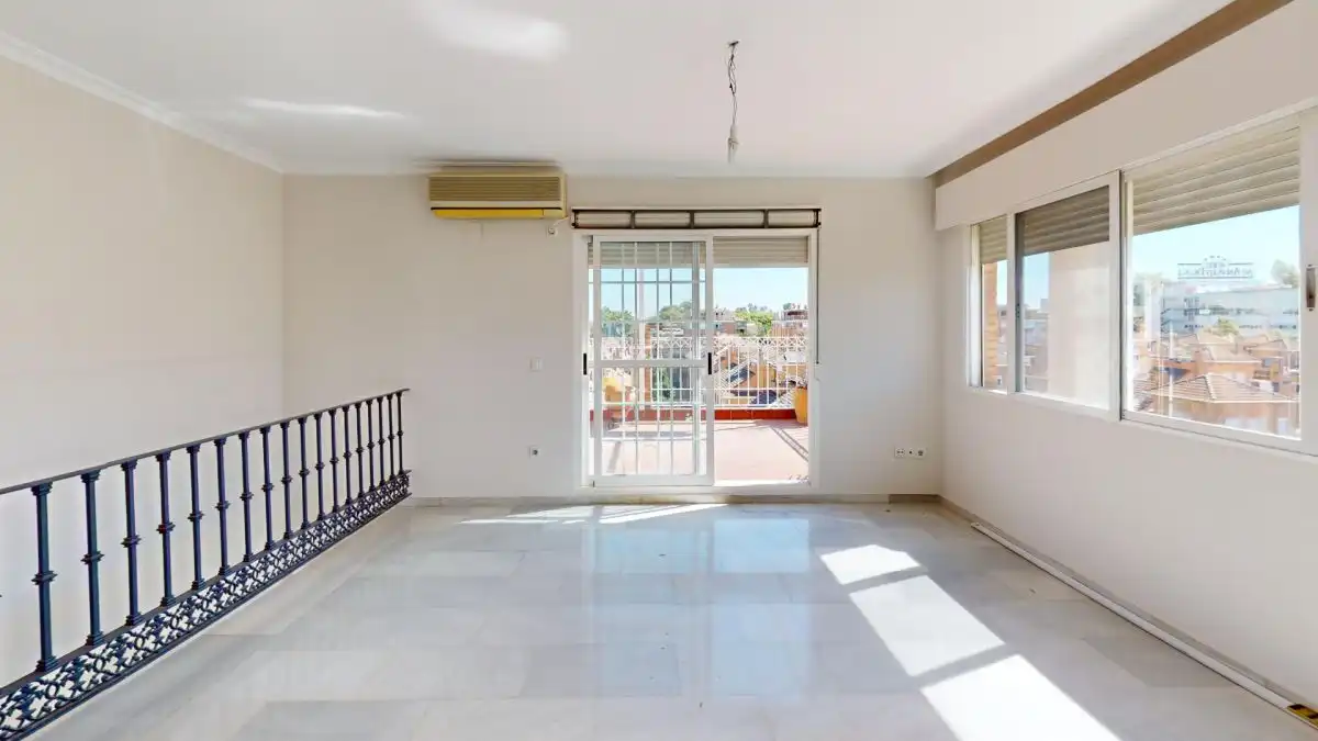 Living room of Flat for rent in Sevilla  with Air Conditioner, Heating and Terrace