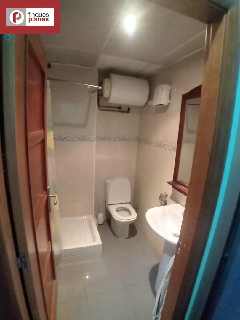 Badezimmer von Büro zur Miete in La Seu d'Urgell