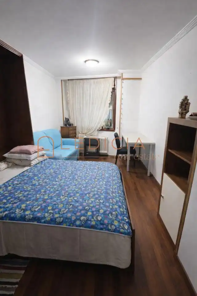 Habitación de Estudio en venta en Vigo  con Calefacción, Parquet y Amueblado