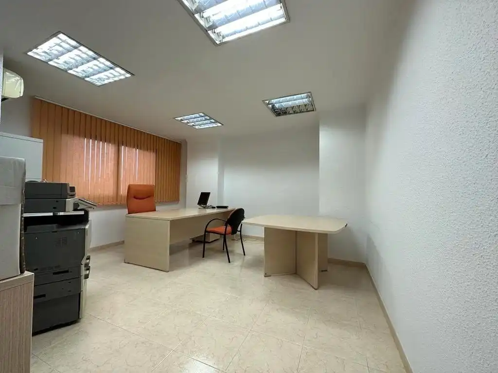 Oficina de alquiler en Centro