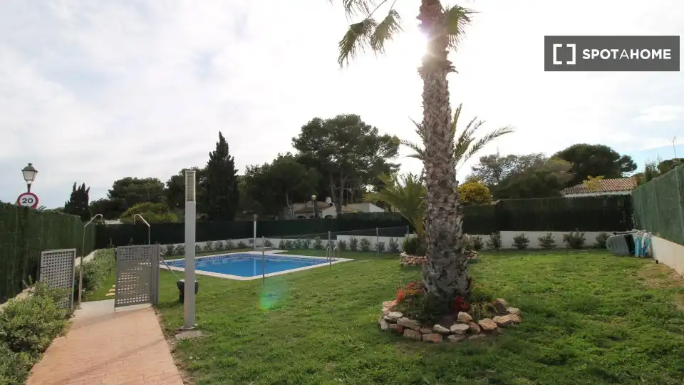 Piscina de Apartament per a compartir en Torrevieja amb Aire condicionat, Calefacció i Terrassa
