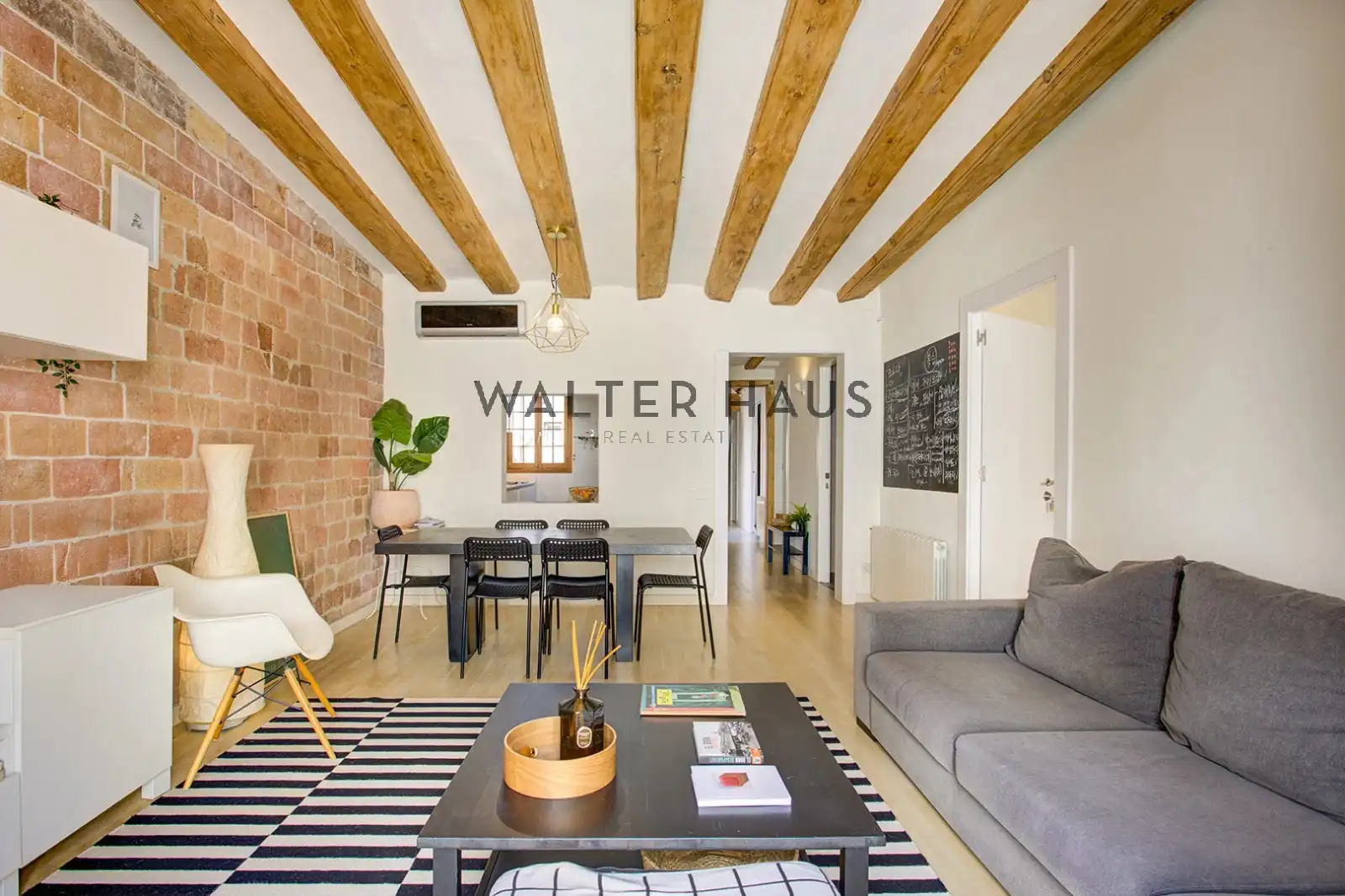 Sala de estar de Piso en venta en Barcelona con Aire acondicionado, Calefacción y Amueblado