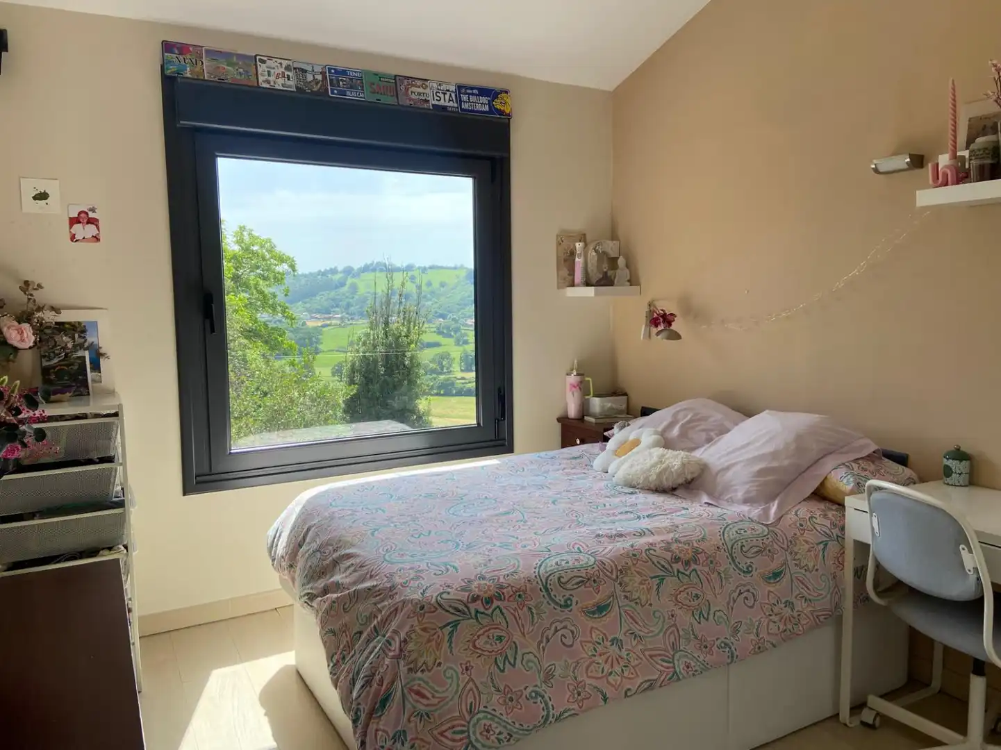 Dormitori de Casa o xalet en venda en Sariego amb Calefacció, Terrassa i Traster