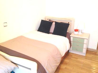 Bedroom of Flat to rent in  Zaragoza Capital  with Heating, Parquet flooring and Furnished