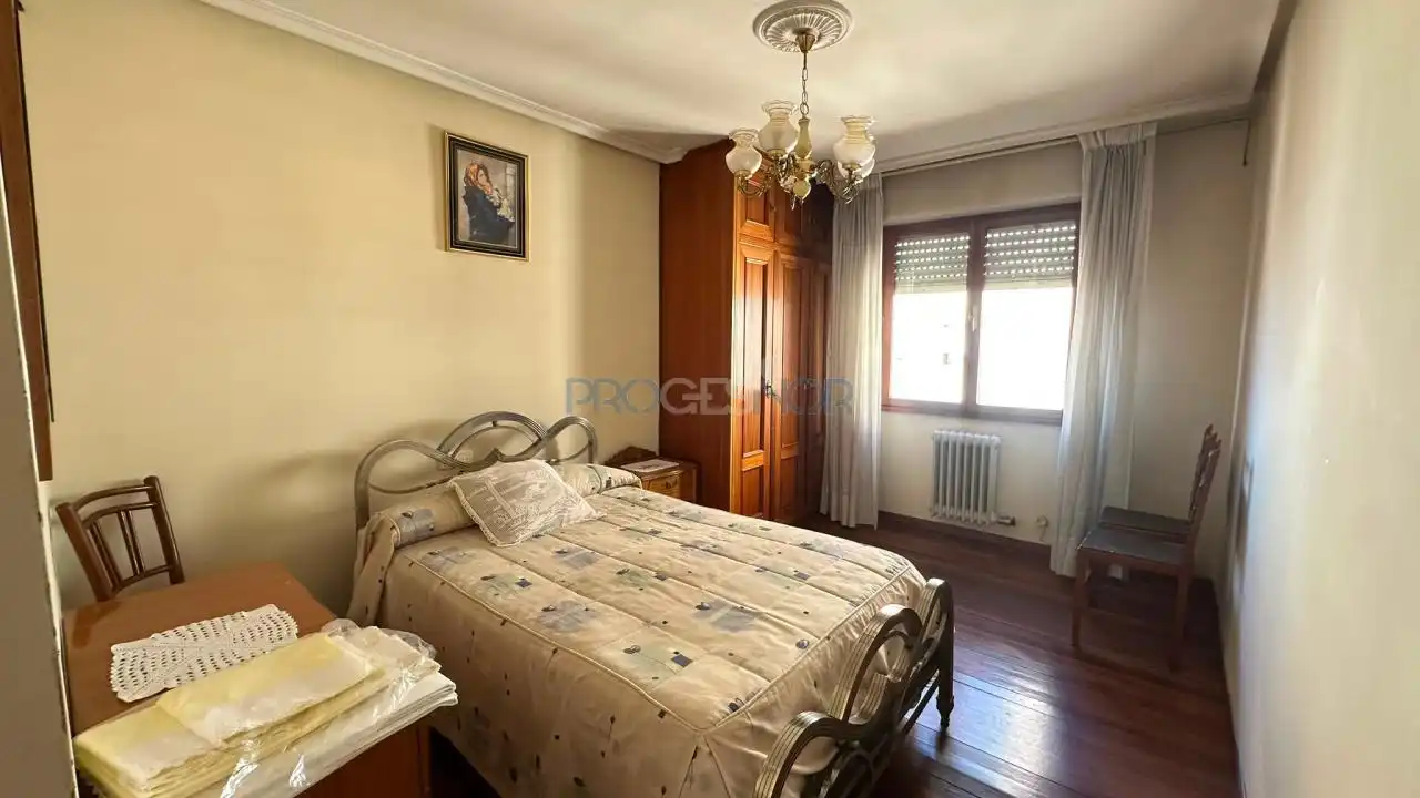Habitación de Piso en venta en León Capital  con Calefacción y Trastero