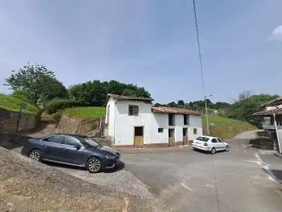 Vista exterior de Casa o xalet en venda en Siero amb Jardí privat