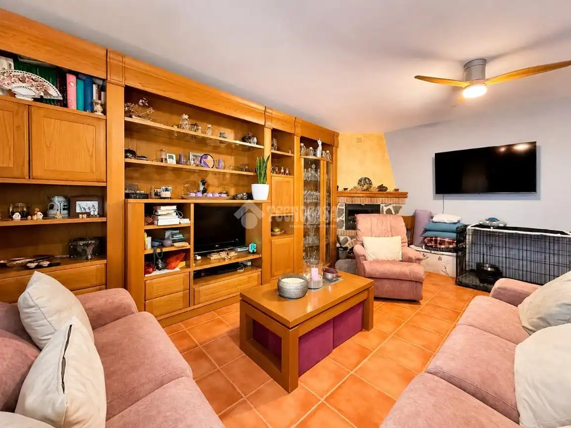 Sala d'estar de Casa adosada en venda en Casarrubuelos amb Aire condicionat, Calefacció i Terrassa