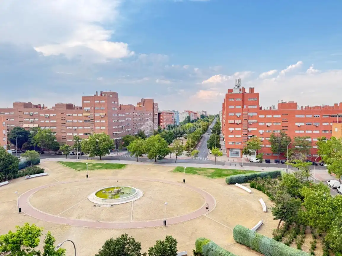 Vista exterior de Pis en venda en Madrid amb Aire condicionat, Calefacció i Piscina comunitària