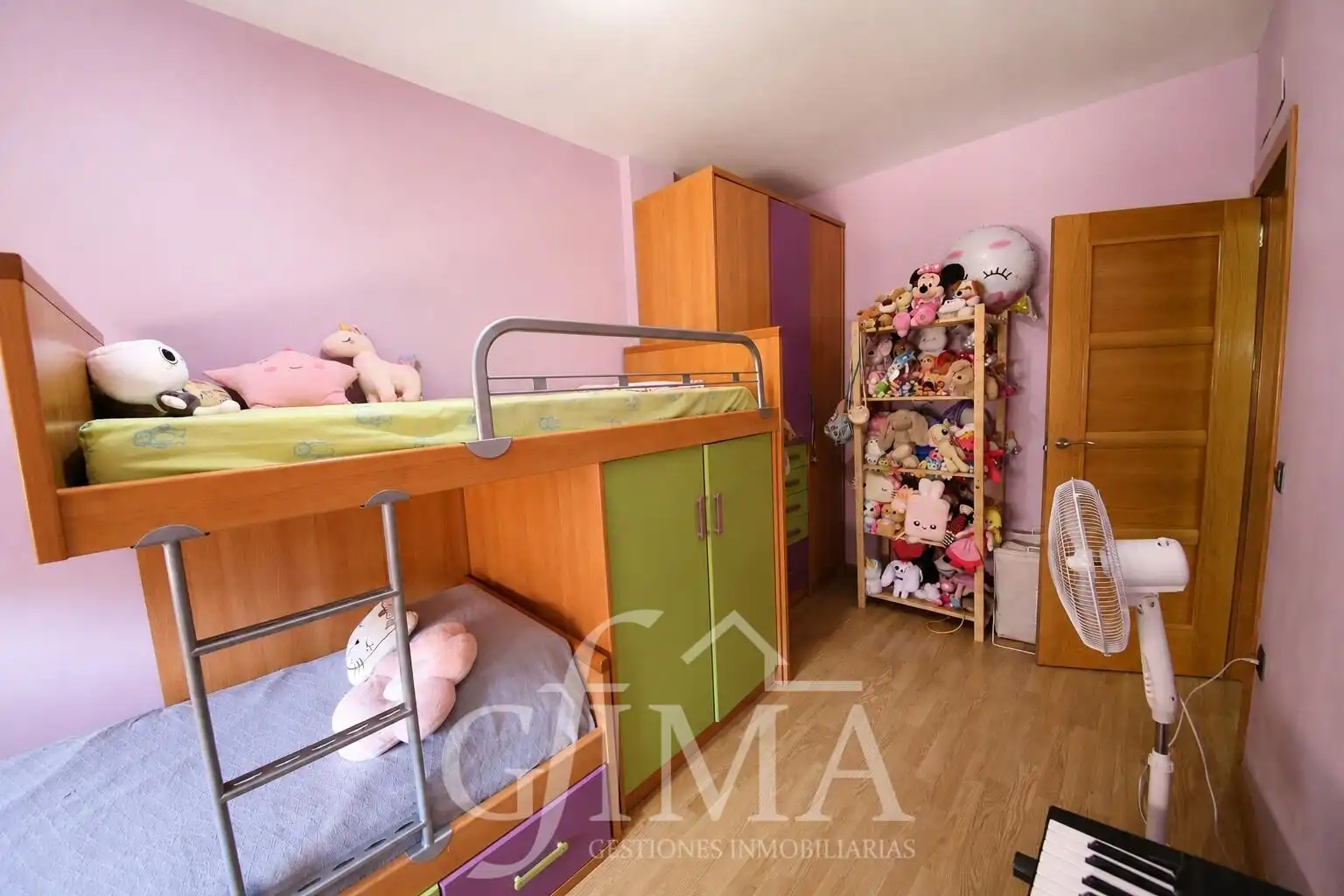 Habitación de Casa adosada en venta en Tomelloso con Calefacción y Amueblado