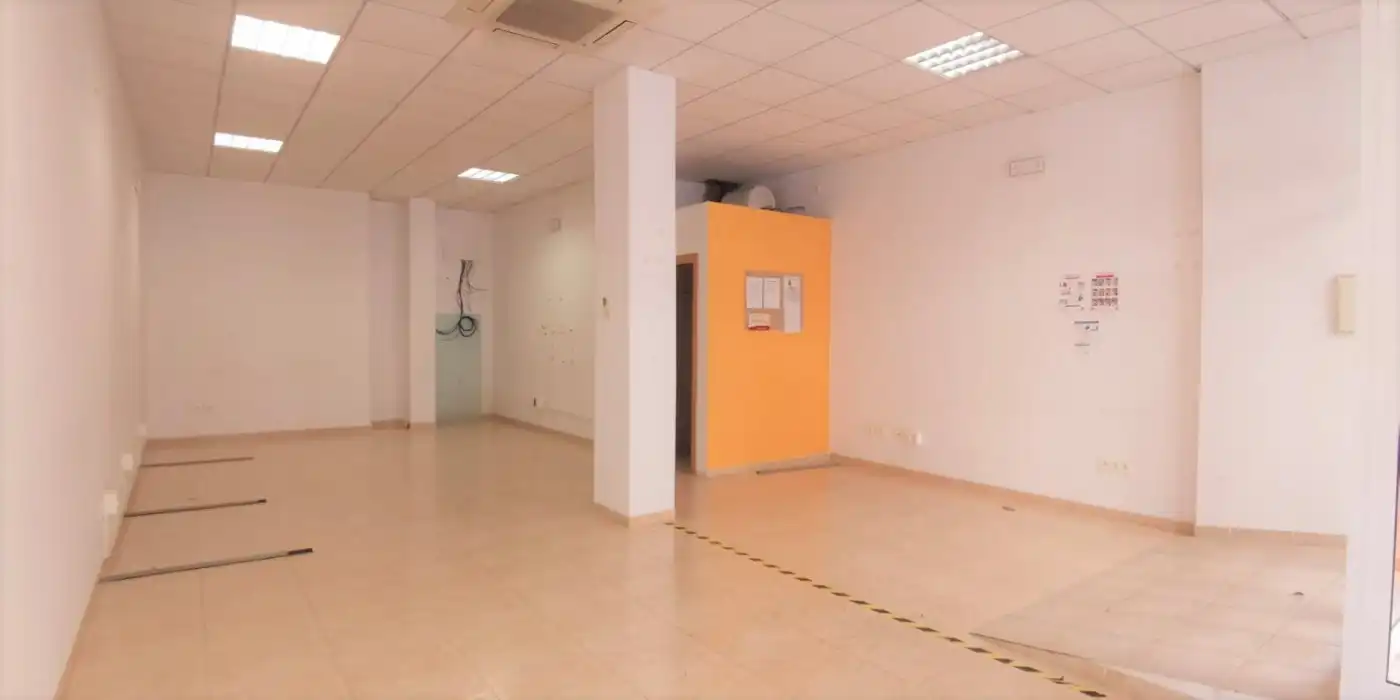 Business premises to rent in Carrer Carrer Pau Casals, imagen 4