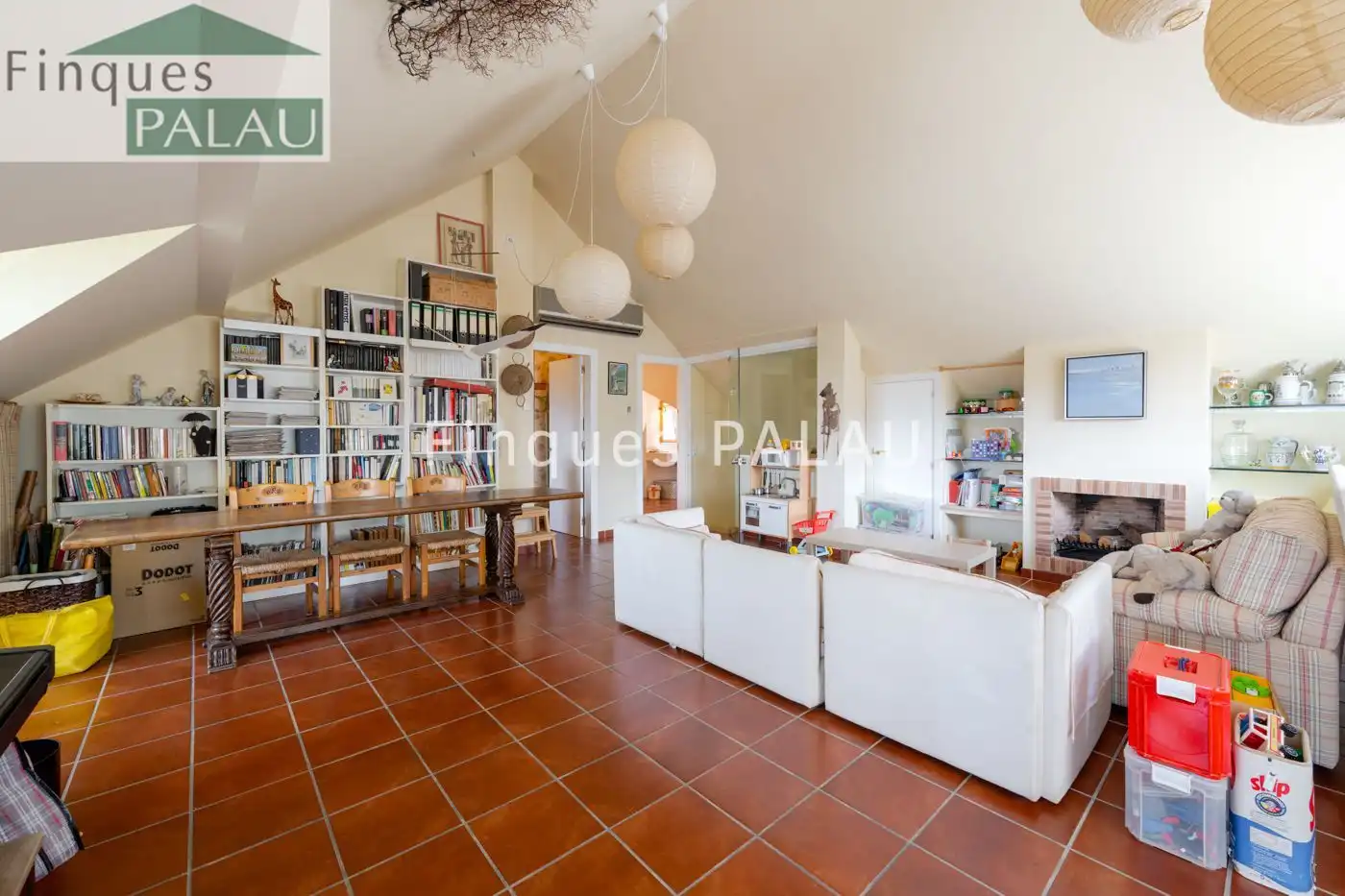 Sala d'estar de Casa o xalet en venda en Sant Just Desvern amb Aire condicionat, Calefacció i Jardí privat