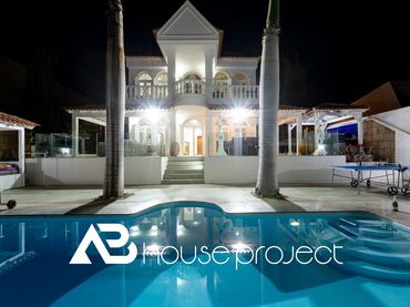 House with pool for sale in Calle el Sauce