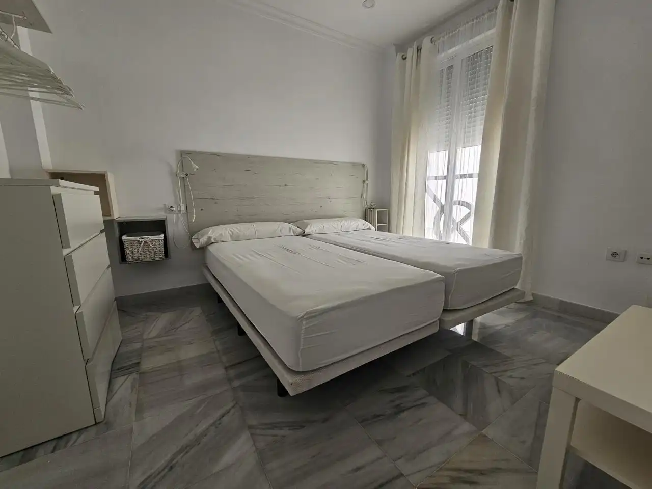 Dormitori de Apartament de lloguer en Jerez de la Frontera amb Aire condicionat i Moblat