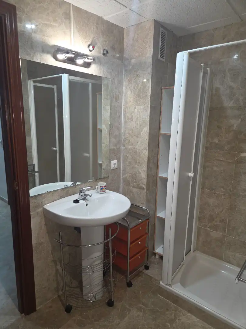 Baño de Piso de alquiler en Badajoz con Aire acondicionado, Calefacción y Jardín privado