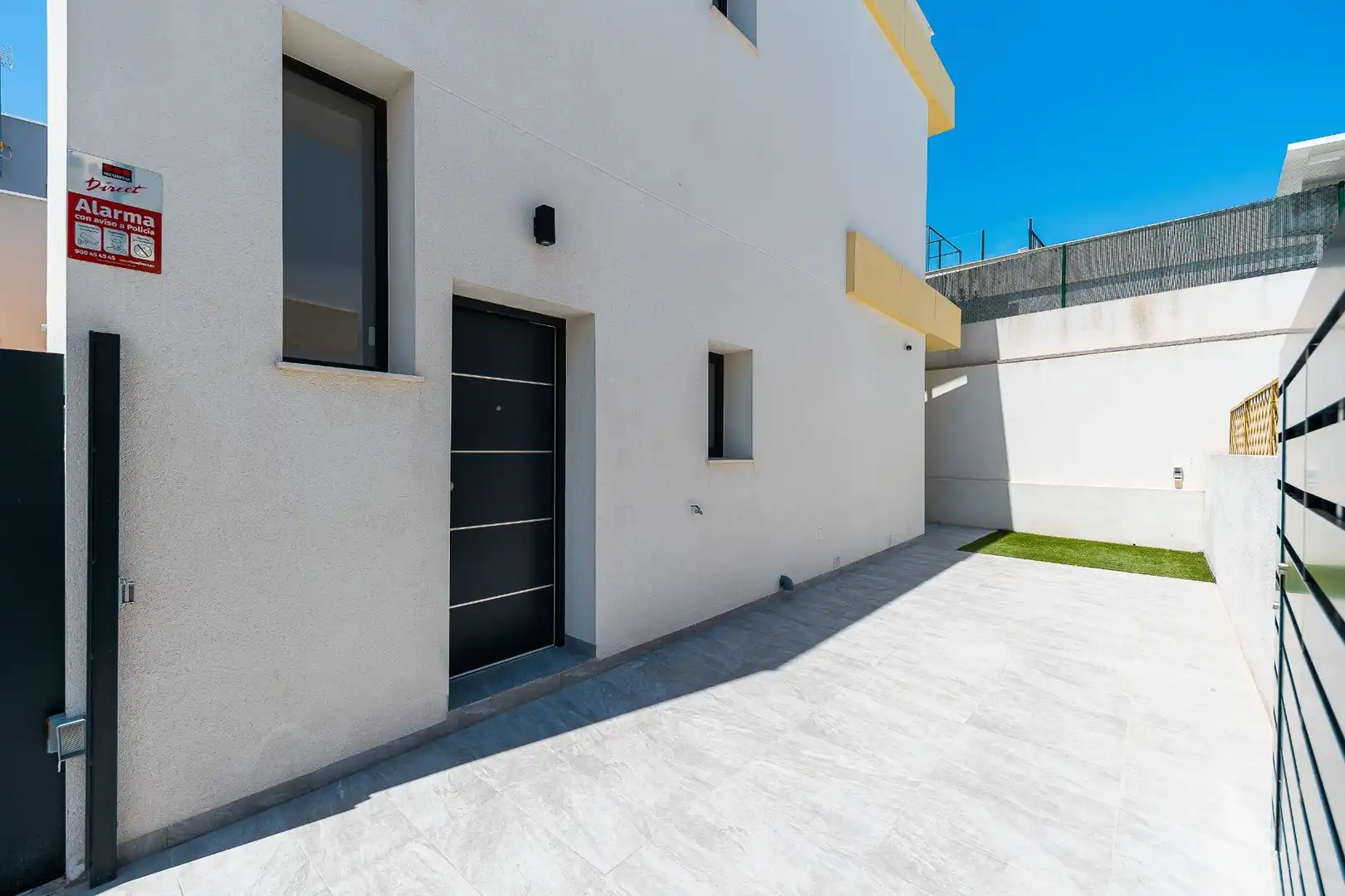 Vista exterior de Casa o xalet en venda en Los Montesinos amb Aire condicionat, Terrassa i Piscina