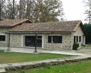 Vista exterior de Casa o xalet en venda en Cuacos de Yuste amb Aire condicionat, Terrassa i Piscina