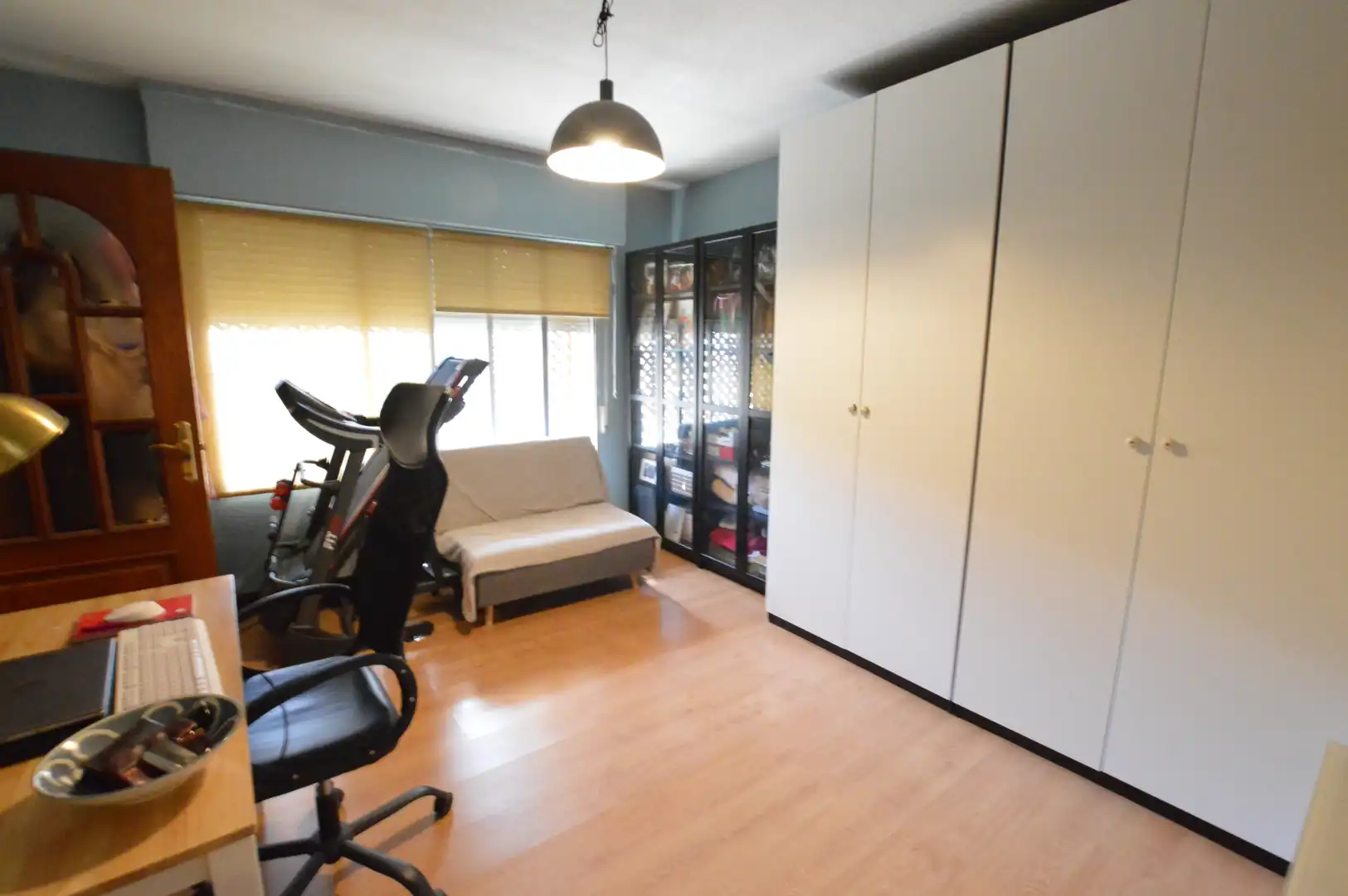 Habitación de Casa adosada en venta en Pozuelo de Alarcón con Aire acondicionado, Calefacción y Jardín privado