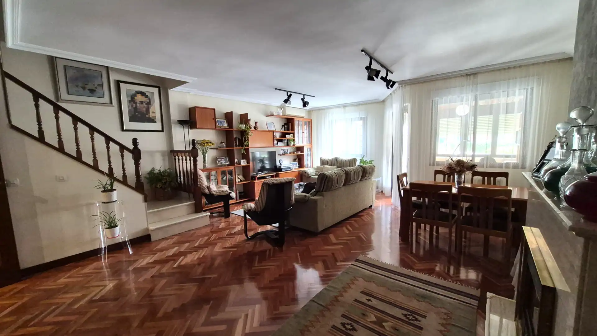 Sala d'estar de Casa o xalet en venda en Alcalá de Henares amb Aire condicionat, Calefacció i Parquet