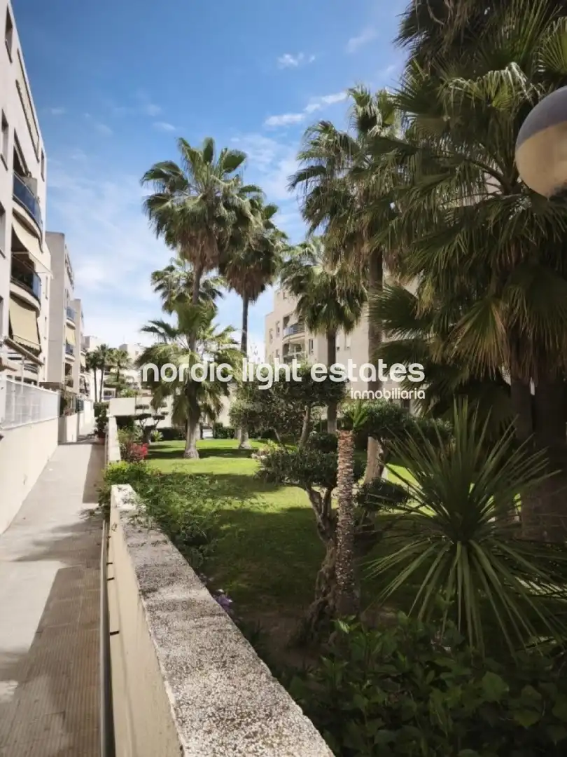 Vista exterior de Piso en venta en Málaga con Terraza, Trastero y Piscina