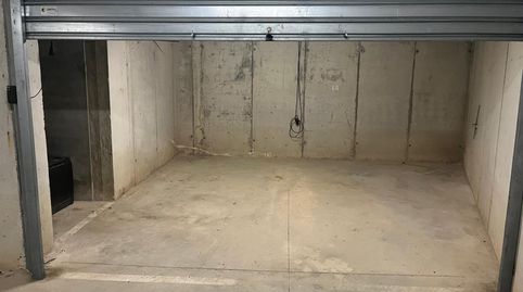 Gran plaza de parking con puerta privada en la entrada de Cadaqués