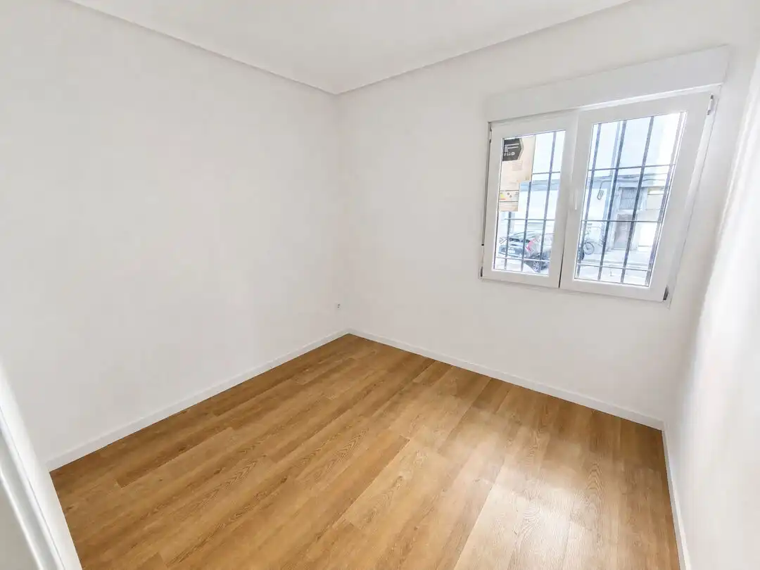 Bedroom of Flat for sale in Bilbao 