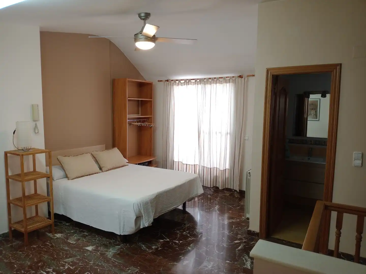 Habitación de Casa adosada de alquiler en Xirivella con Terraza y Amueblado