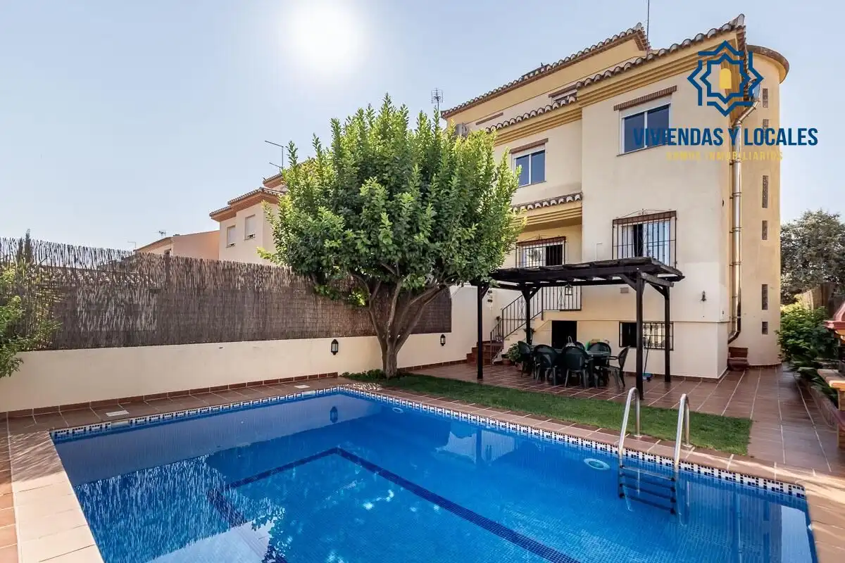 Abitazione con piscina in vendita a Calle CARLOS CANO (HI)