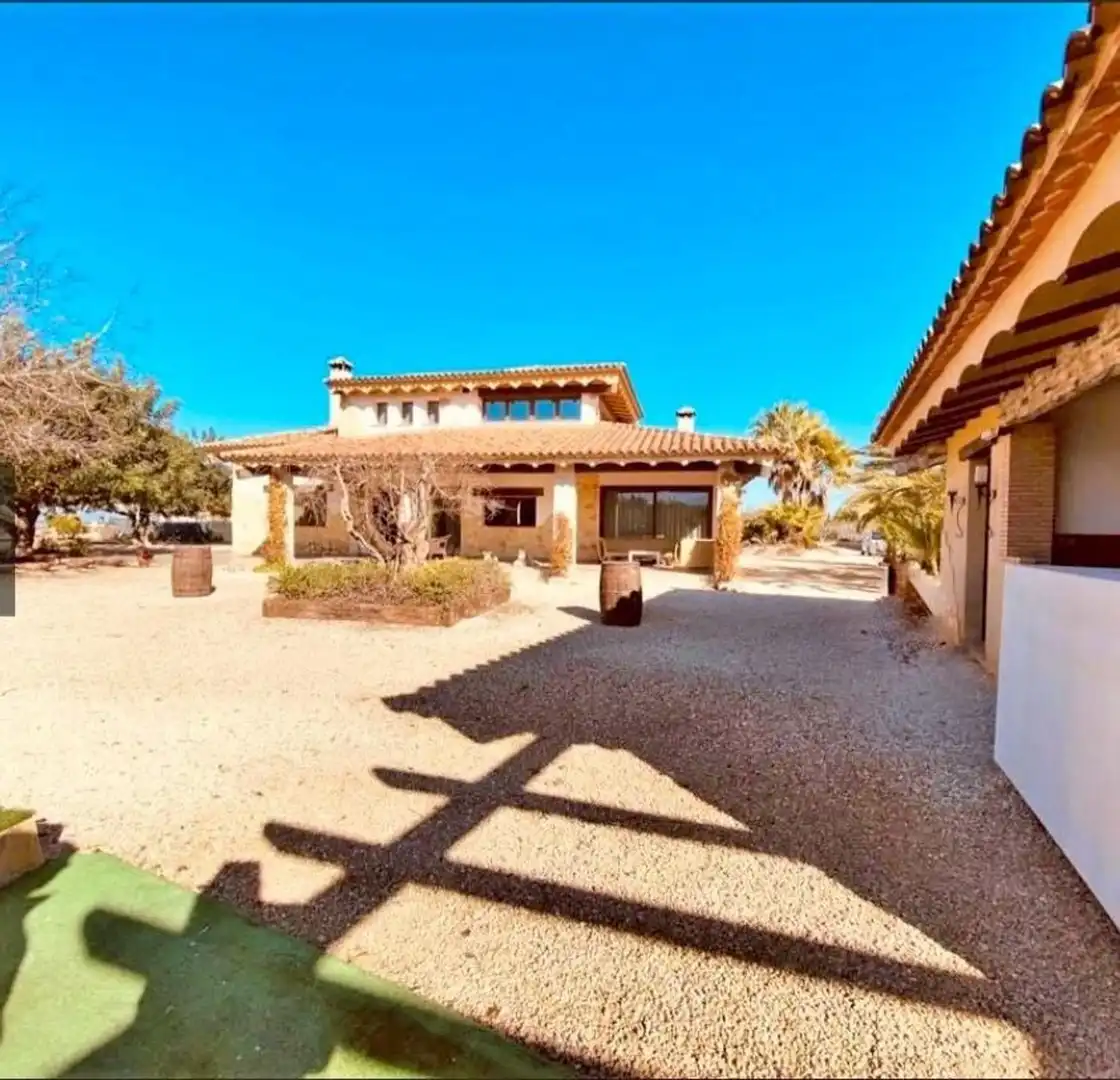 Vista exterior de Casa o xalet en venda en Albaida amb Aire condicionat, Jardí privat i Traster