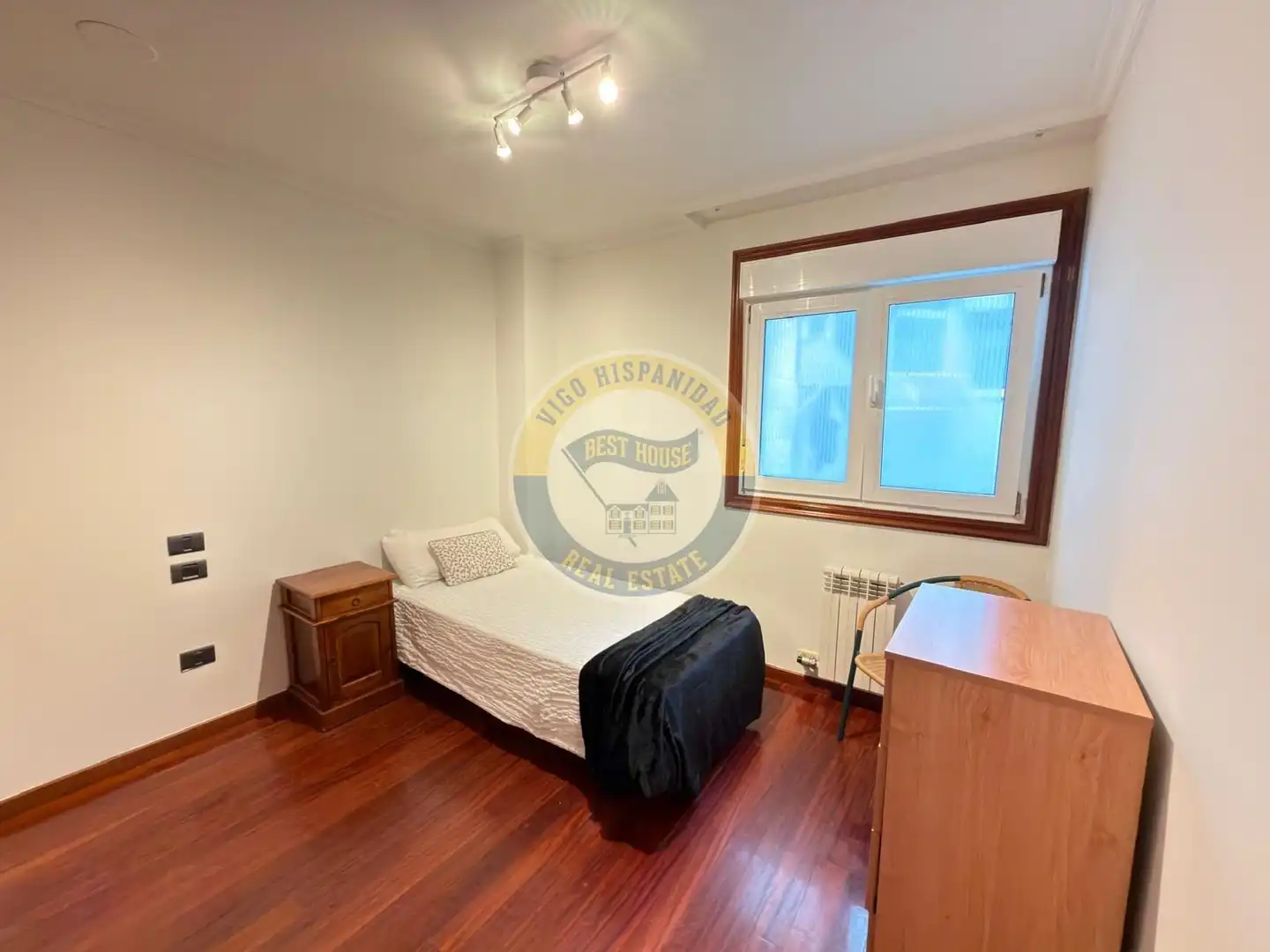 Apartments for rent in Calle ROSALIA DE CASTRO, Centro - Areal