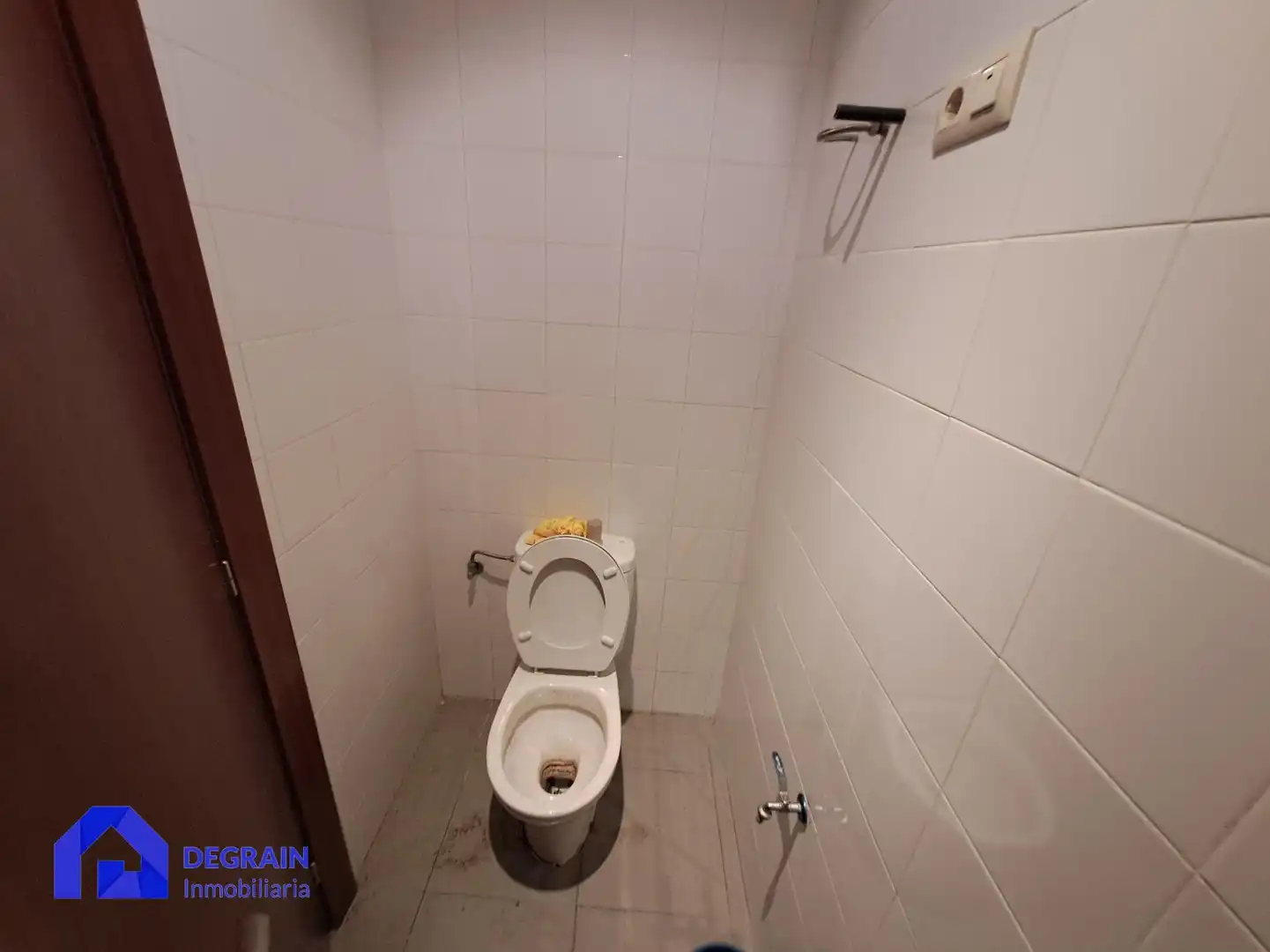 Bany de Local de lloguer en Oviedo 