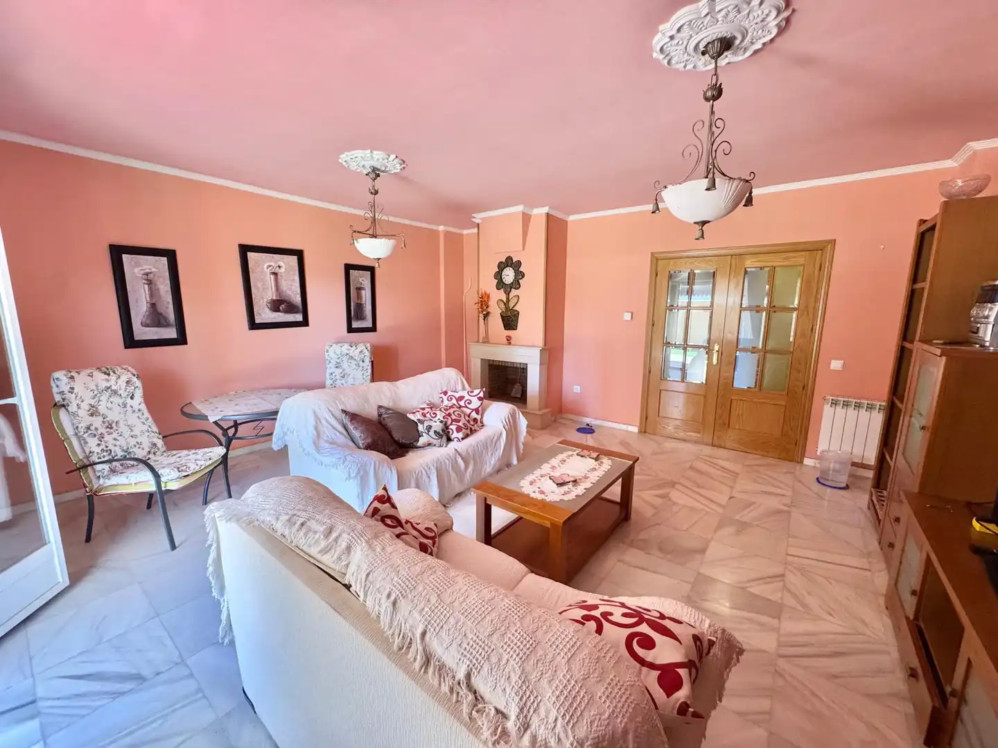 Sala d'estar de Casa adosada en venda en Talavera de la Reina amb Aire condicionat, Calefacció i Jardí privat
