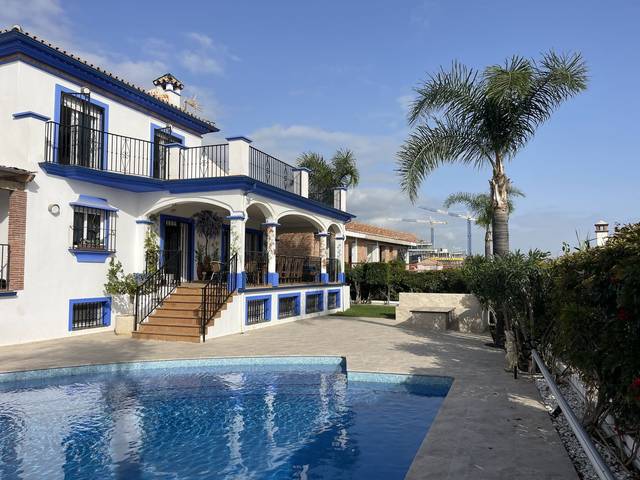 Casa-chalet en Venta en Avenida del Carmen, 21 en Puerto de Estepona