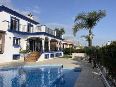 Chalet con balcón en venta en Avenida del Carmen 21
