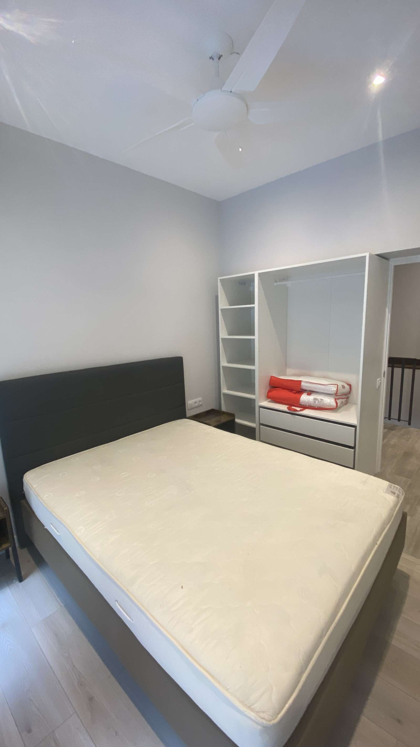 Bedroom of Flat for share in  Barcelona Capital  with Air Conditioner, Heating and Terrace