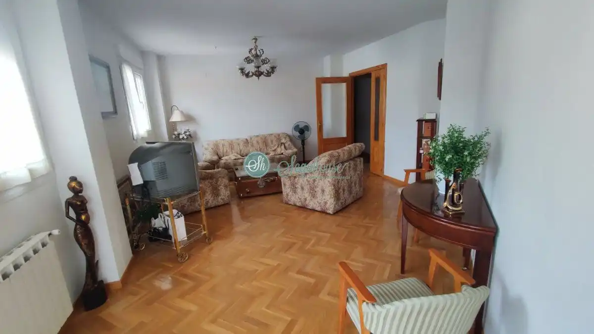 Living room of Flat for sale in Segovia  with Heating, Parquet flooring and Terrace