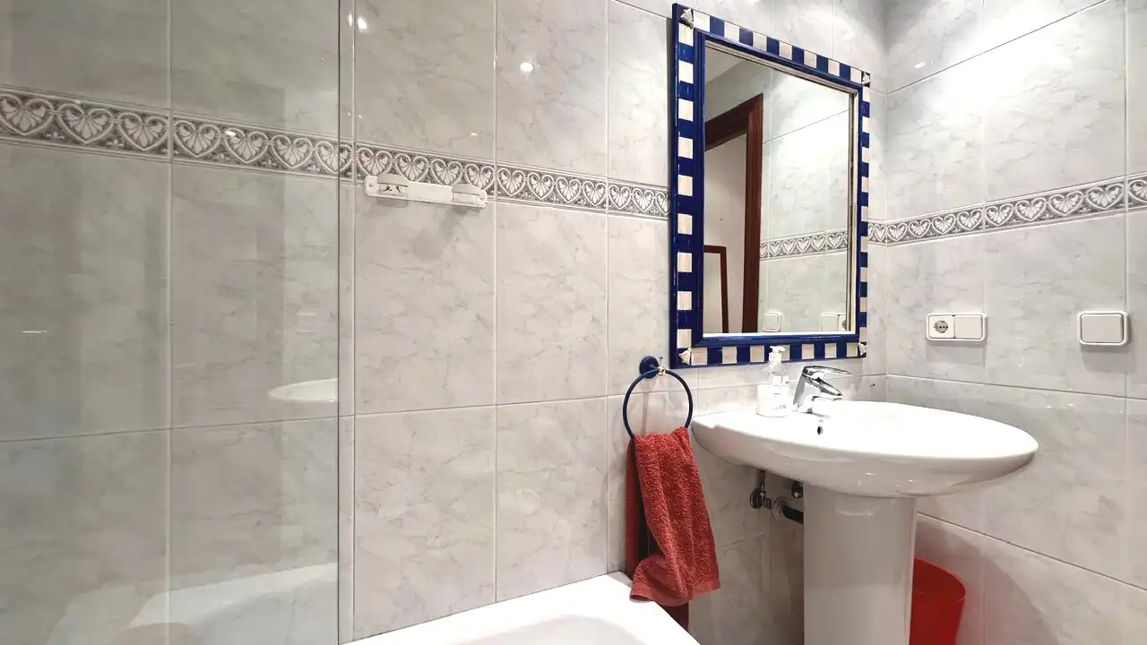 Baño de Piso en venta en Castro-Urdiales con Calefacción, Trastero y Amueblado