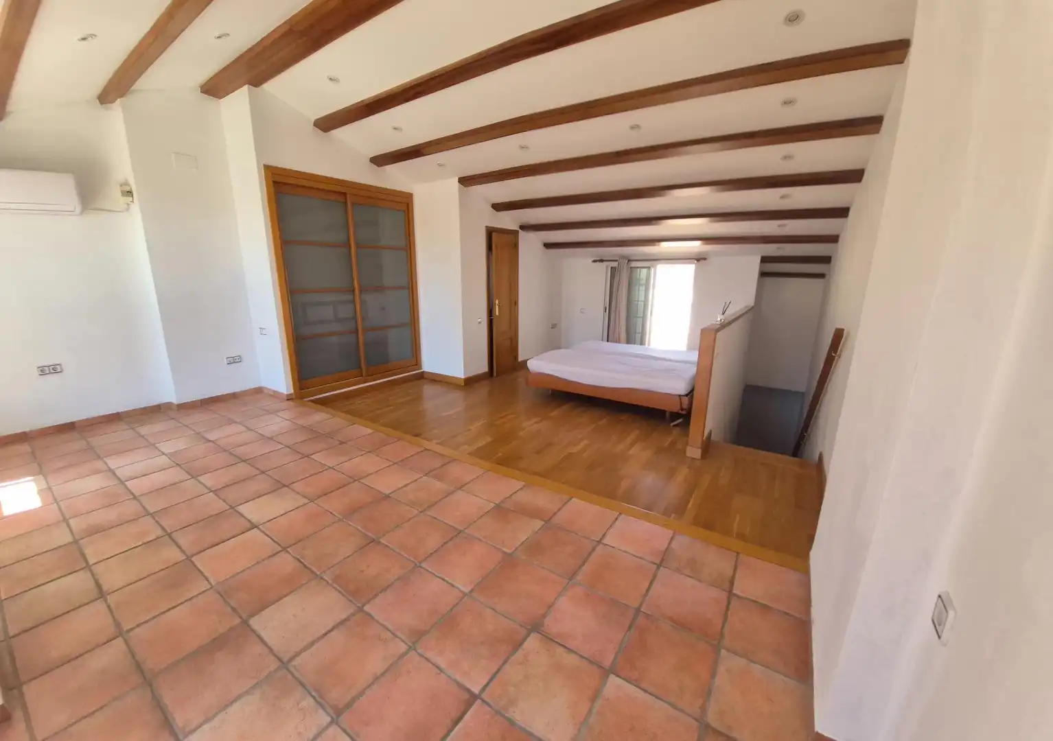 Casa adosada de alquiler en Manises con Aire acondicionado, Terraza y Amueblado
