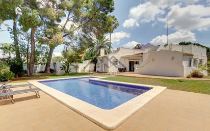 Vista exterior de Casa o xalet en venda en L'Eliana amb Aire condicionat, Terrassa i Piscina