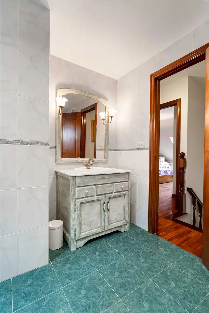 Bathroom of Duplexes for sale in A Coruña Capital   with Heating and Parquet flooring