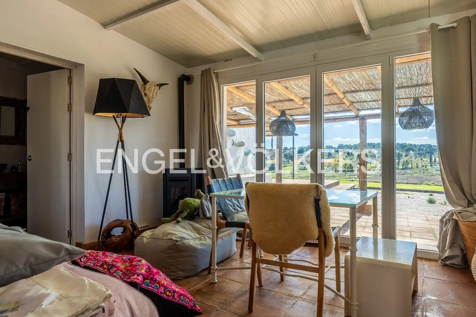 Sala d'estar de Finca rústica en venda en Cazalla de la Sierra amb Calefacció