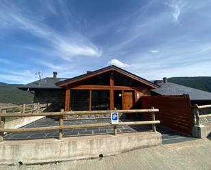 Vista exterior de Dúplex en venda en Alp amb Terrassa i Balcó