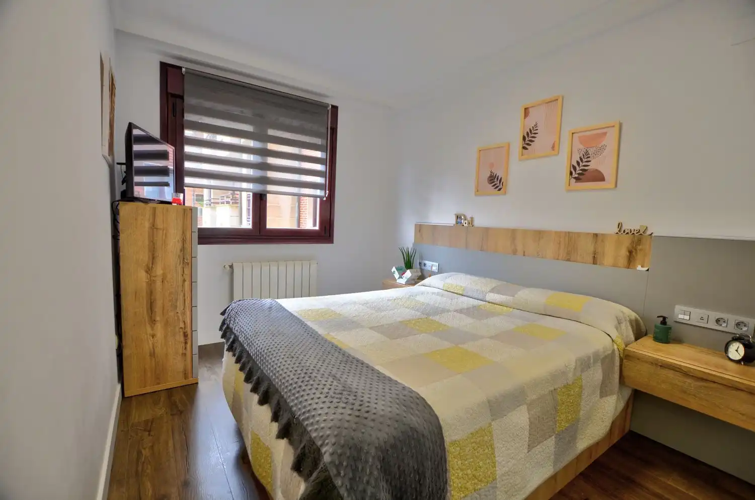 Habitación de Piso en venta en Oviedo  con Aire acondicionado, Calefacción y Jardín privado