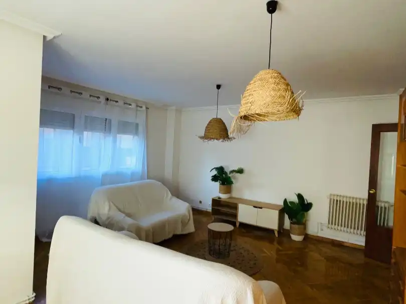 Sala d'estar de Pis de lloguer en Ponferrada amb Calefacció, Terrassa i Moblat