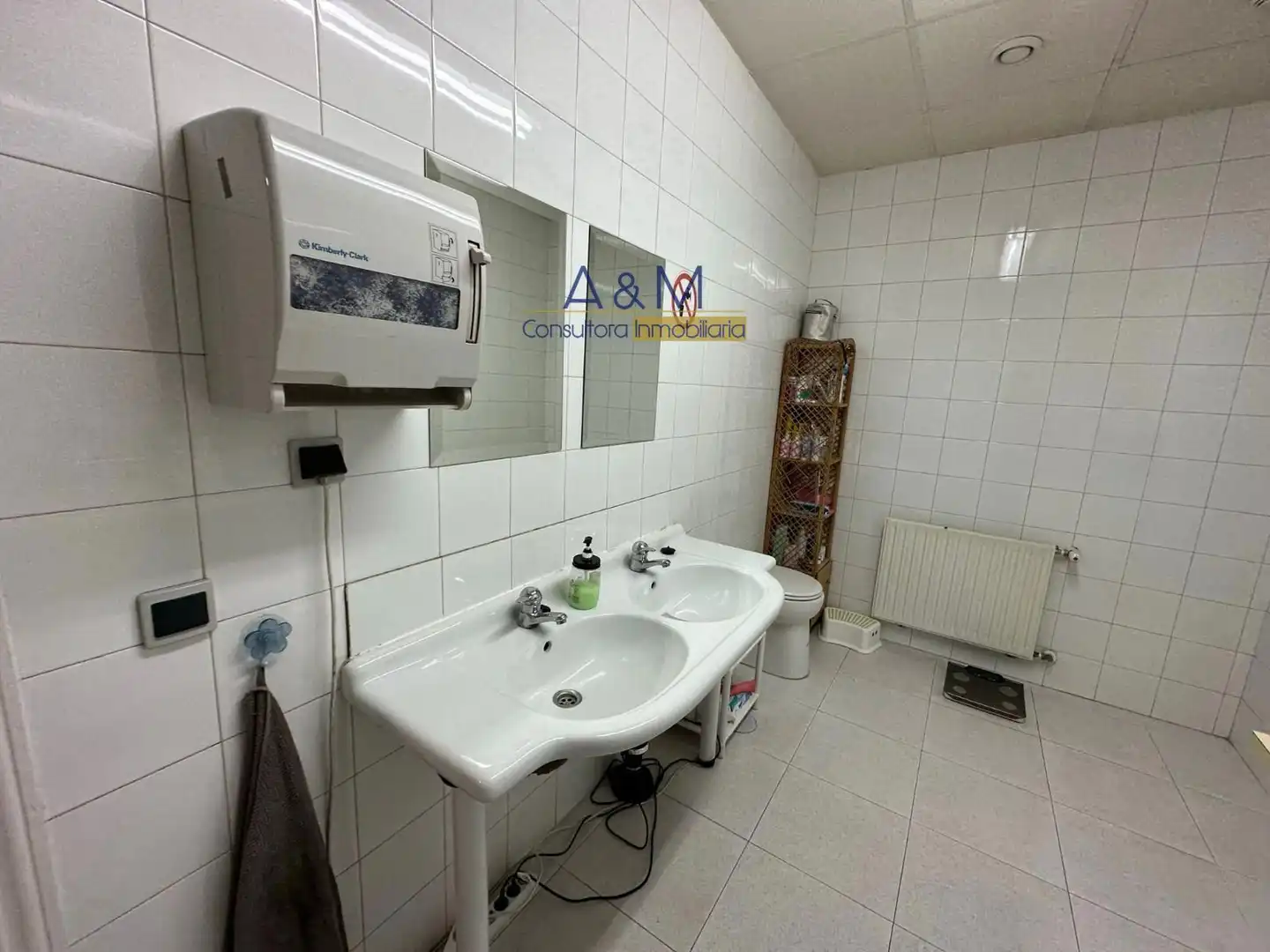 Badezimmer von Fabrikhallen zur Miete in Mojados