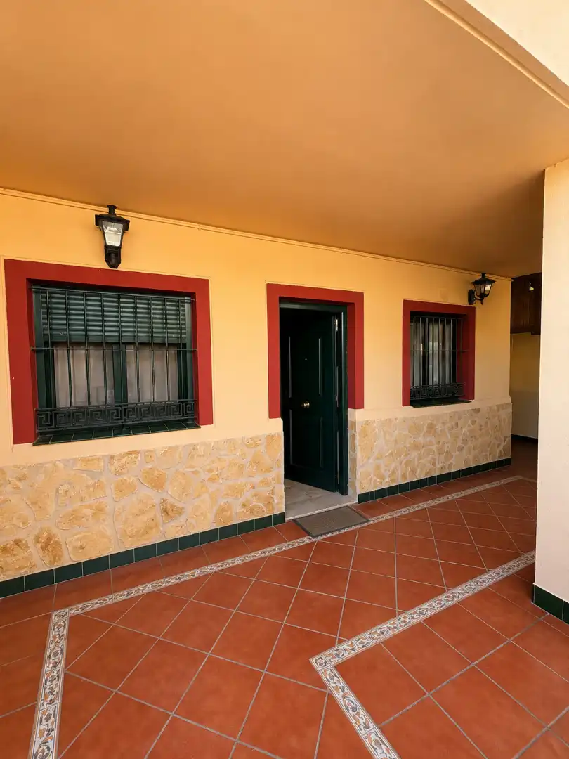 Casa adosada en venda en Bormujos amb Aire condicionat, Jardí privat i Terrassa