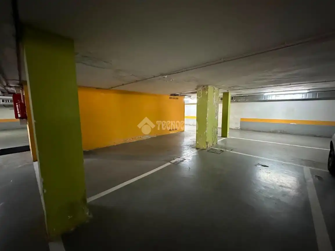 Parkplatz von Garage zum Verkauf in Santander