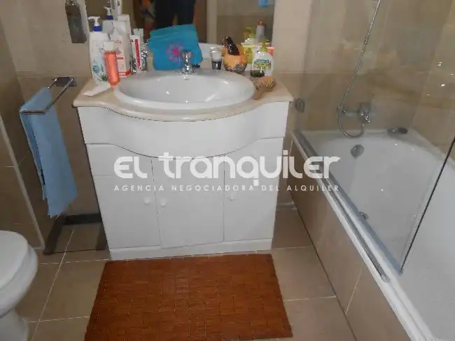 Baño de Piso de alquiler en Madrid con Aire acondicionado, Terraza y Trastero