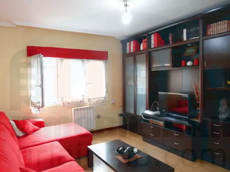 Sala de estar de Piso en venta en Oviedo  con Calefacción, Trastero y Amueblado